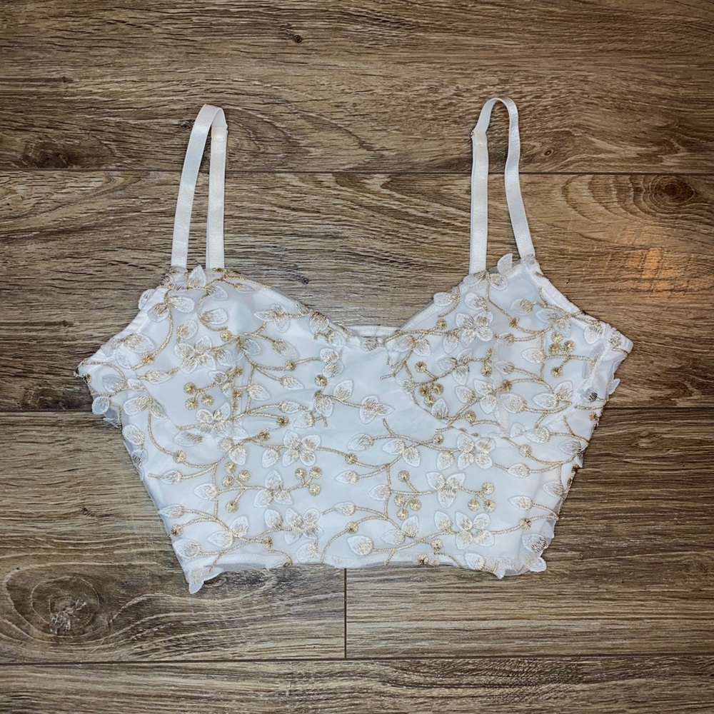 🤍 White & Gold floral top
